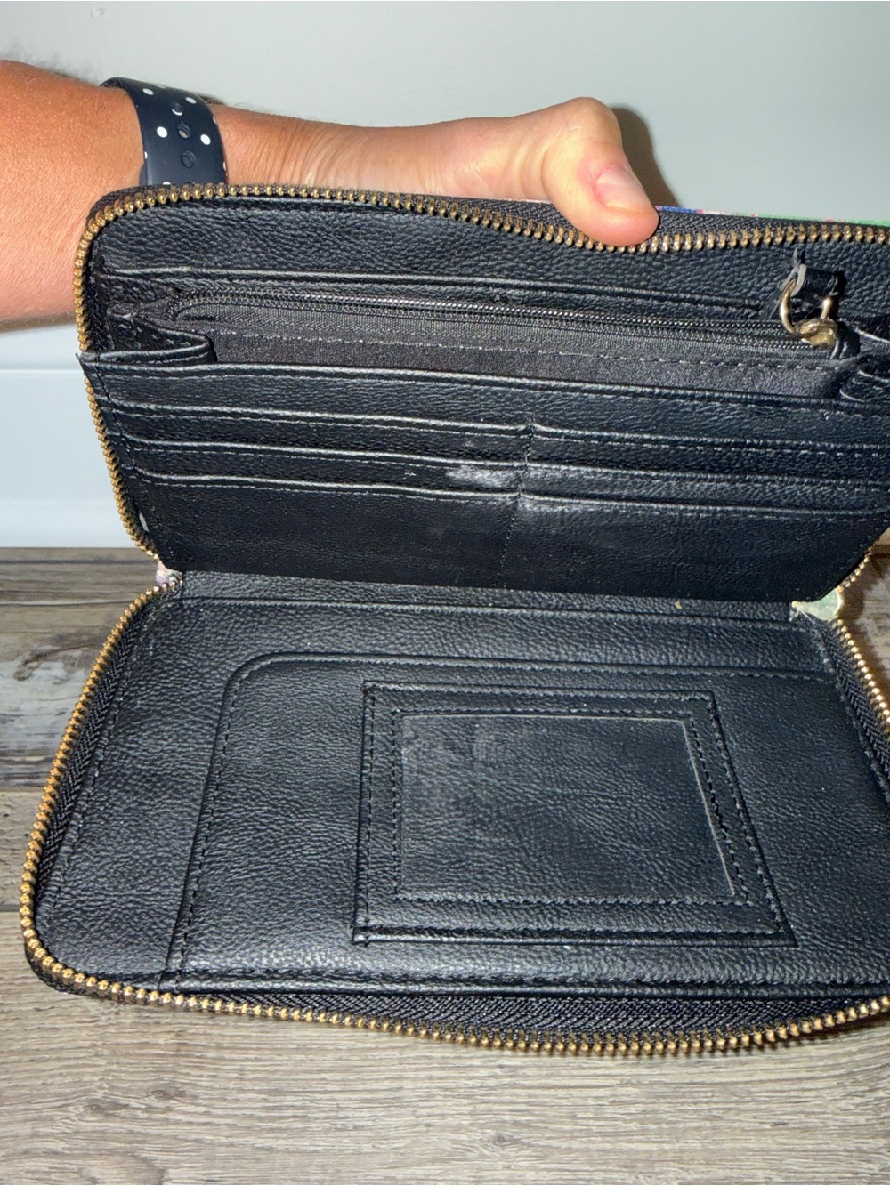 Betsey Johnson Wallet Pre-Owned - Picture 4 of 7